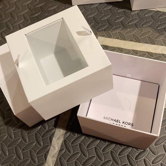 NWT Michael kors MKT5067 smart watch - Picture 6 of 6